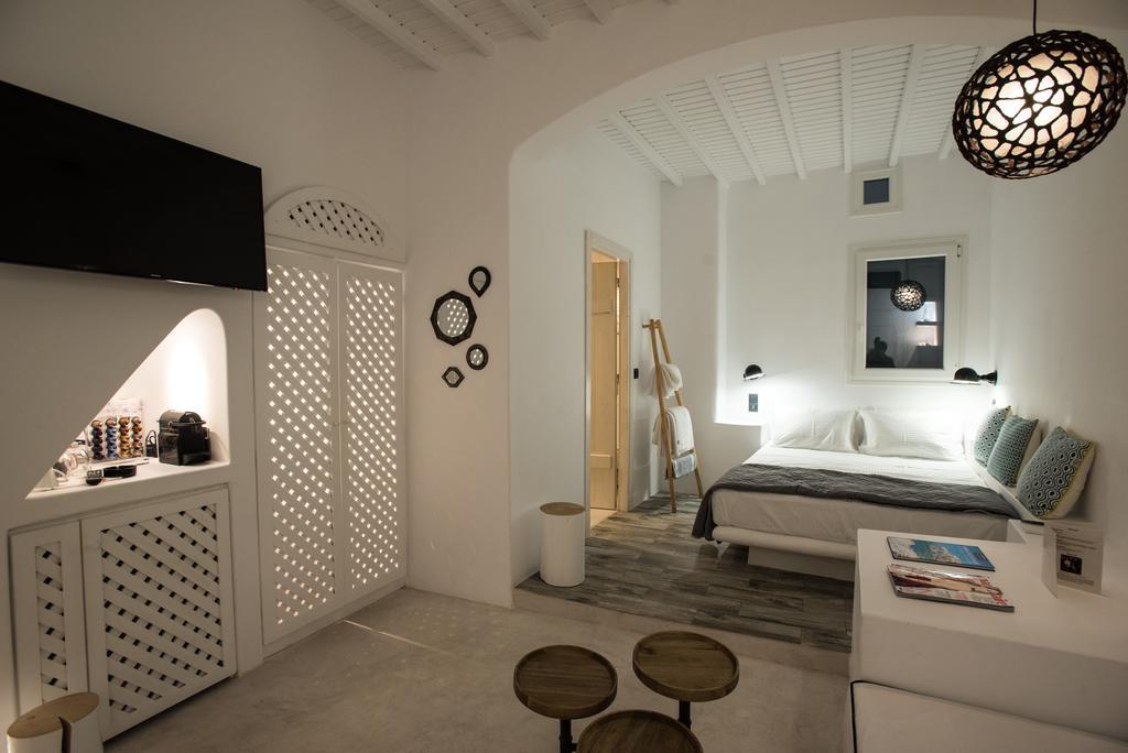 Cloe Mykonos High *